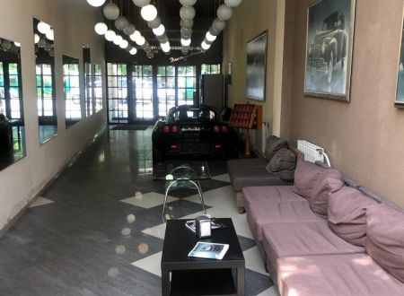 Здание: 1500 м2